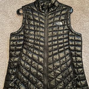 Northface black vest: Size M